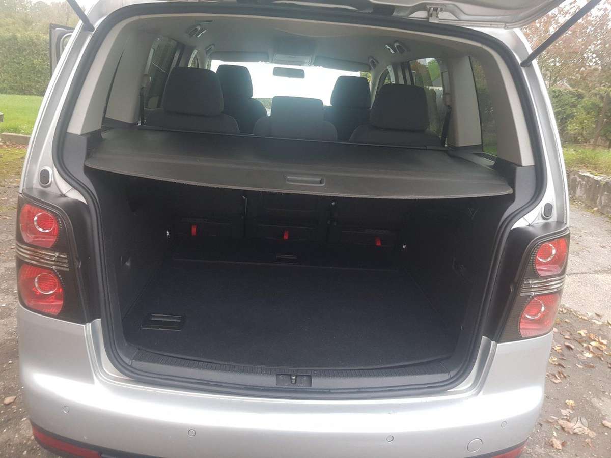 Volkswagen Touran 2010 — photo 14