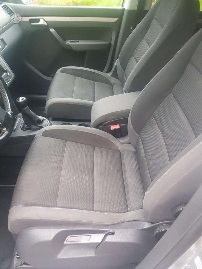 Volkswagen Touran 2010 — photo 15