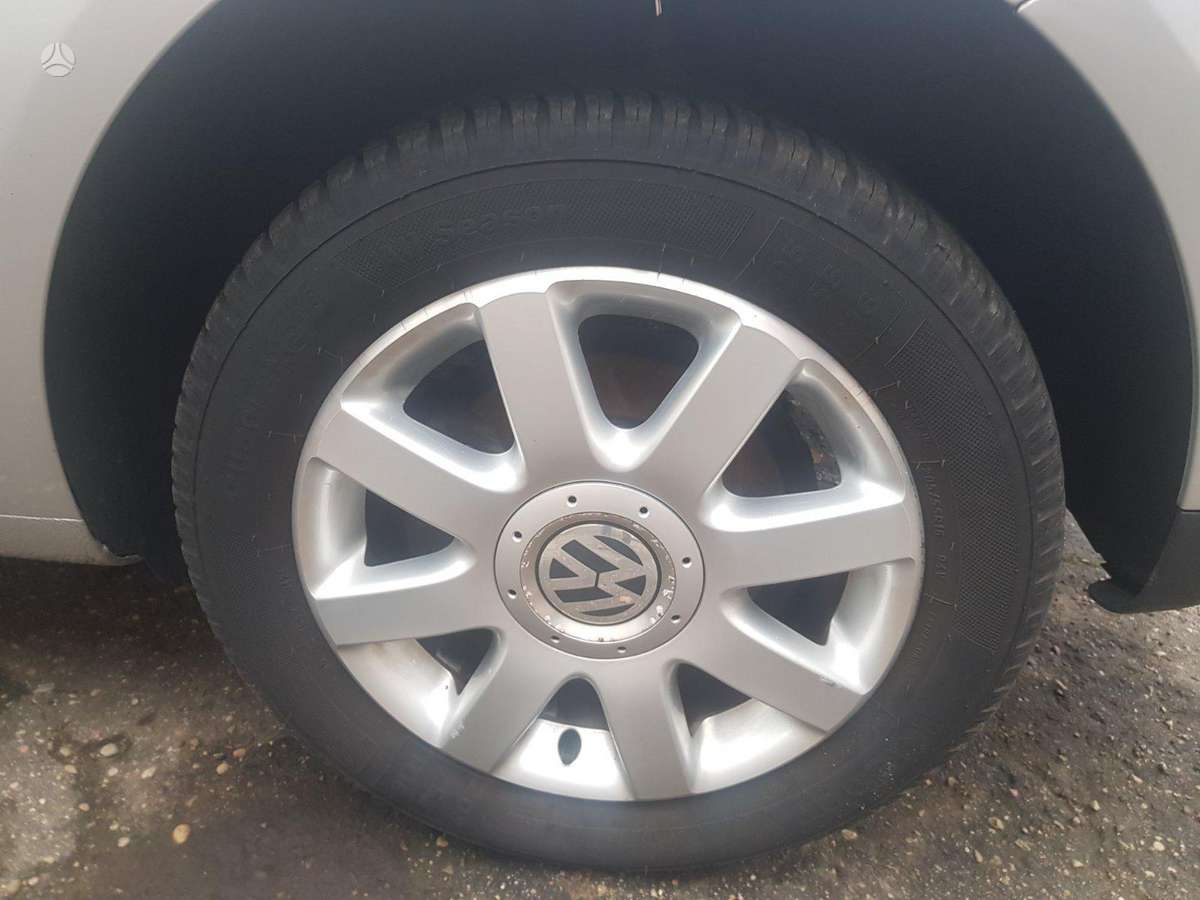 Volkswagen Touran 2010 — photo 17
