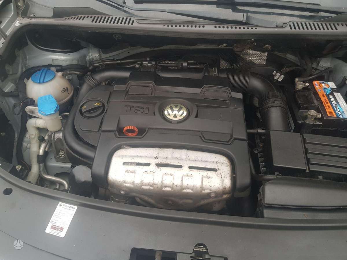 Volkswagen Touran 2010 — photo 18
