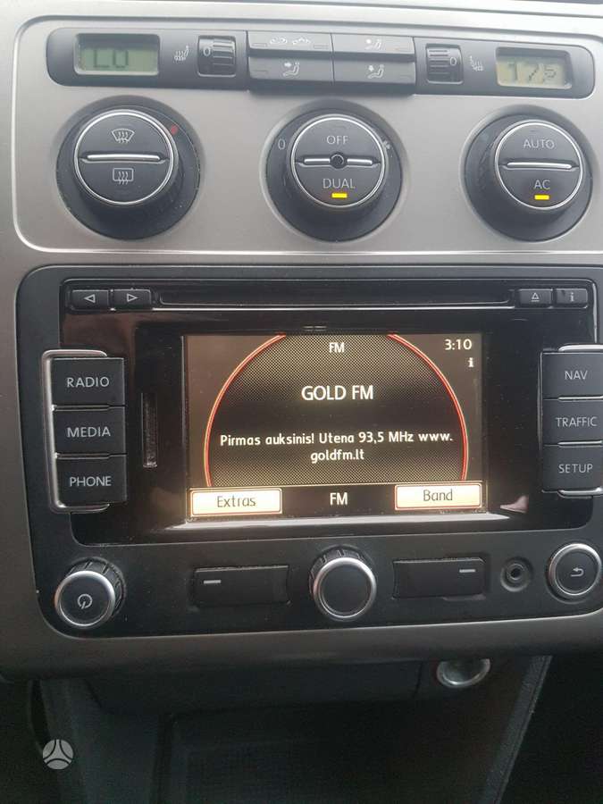 Volkswagen Touran 2010 — photo 8