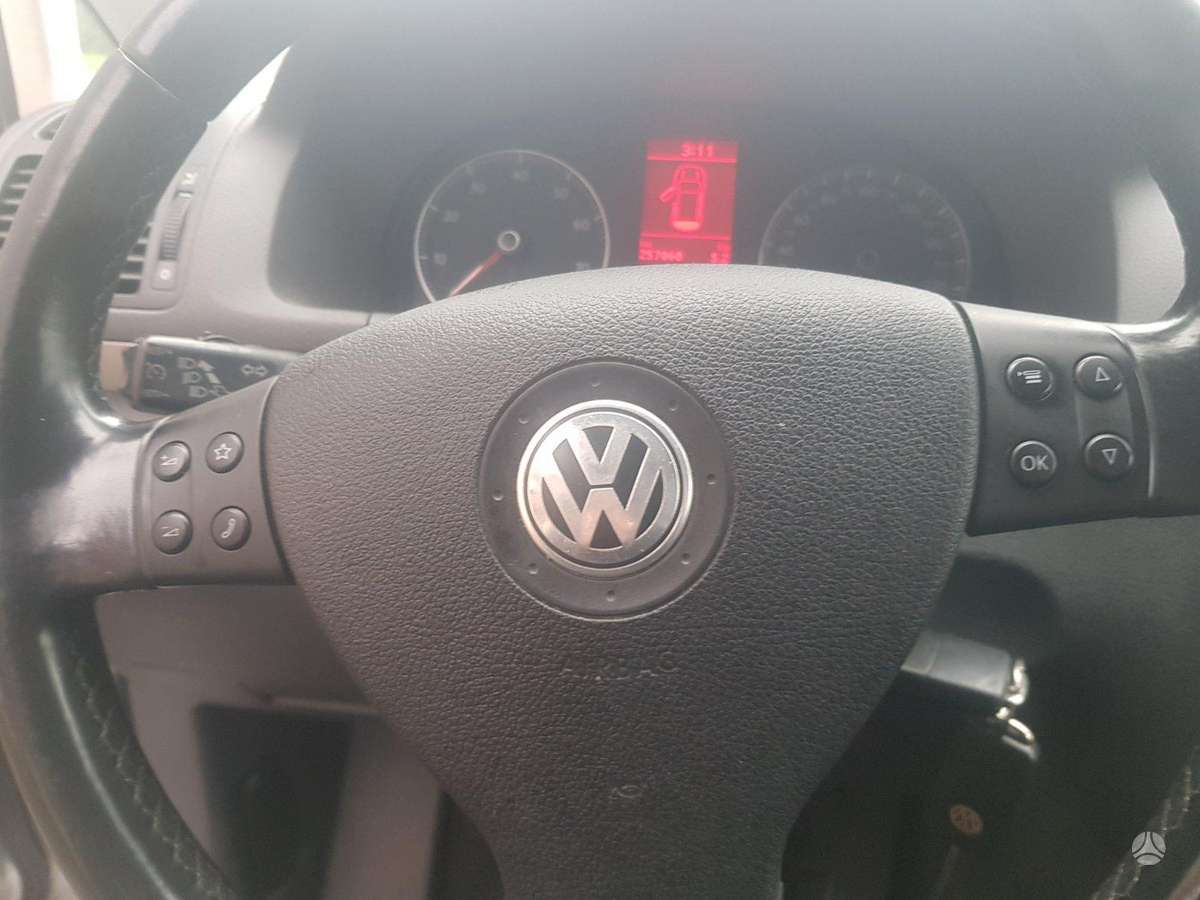Volkswagen Touran 2010 — photo 9