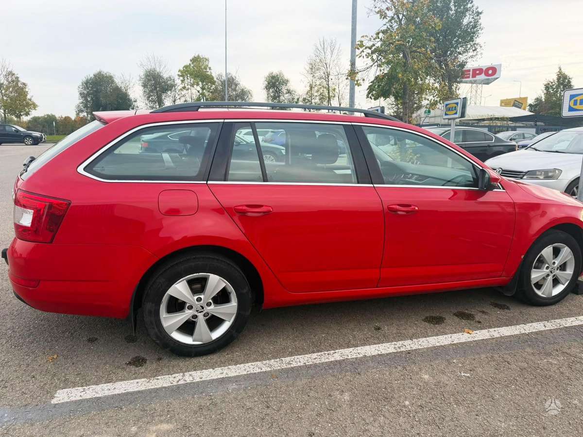 Skoda Octavia 2014 — rear view