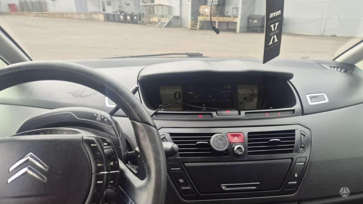 Citroen C4 2010 — photo 11