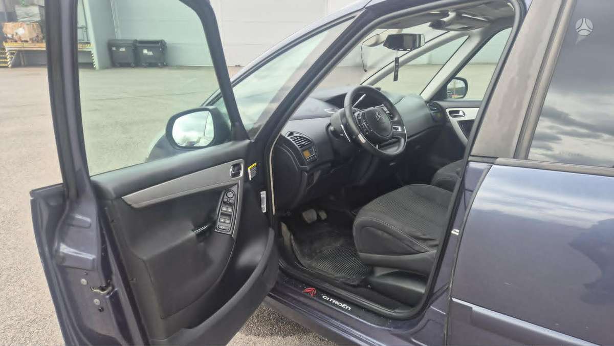 Citroen C4 2010 — photo 12