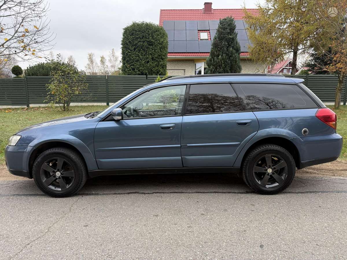 Subaru Outback 2004 — салон