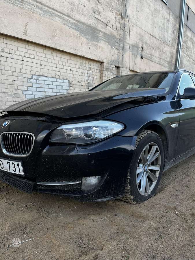 BMW 520 2012 — interior
