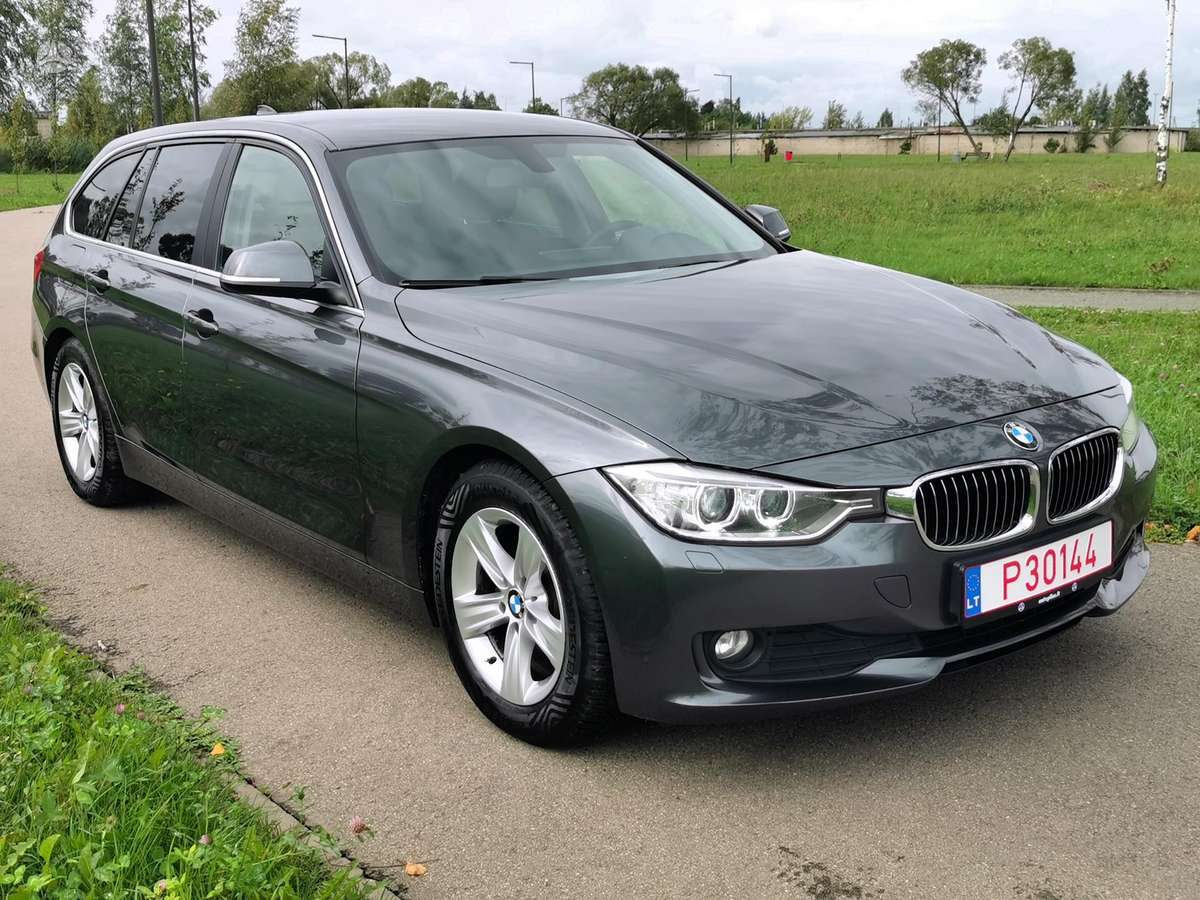 BMW 320 2013 — салон