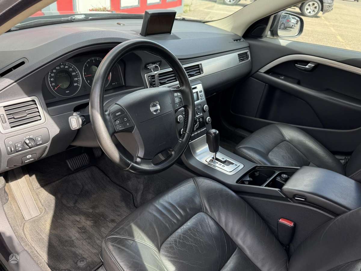 Volvo V70 2008 — photo 13