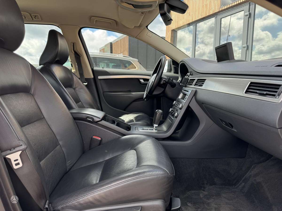Volvo V70 2008 — photo 17