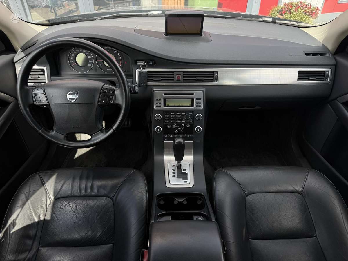 Volvo V70 2008 — photo 18