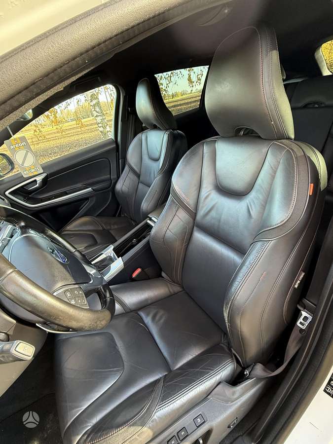 Volvo V60 2015 — photo 10