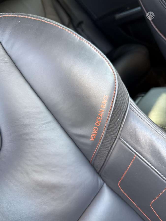 Volvo V60 2015 — photo 11