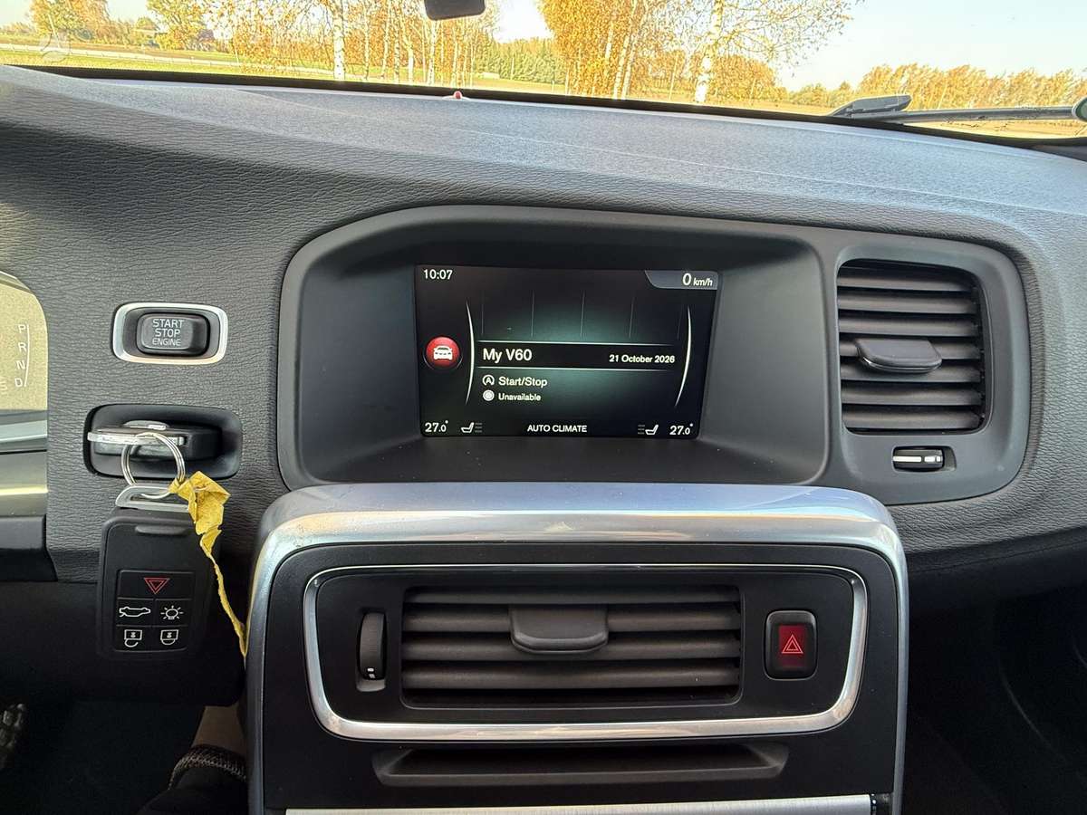 Volvo V60 2015 — photo 13