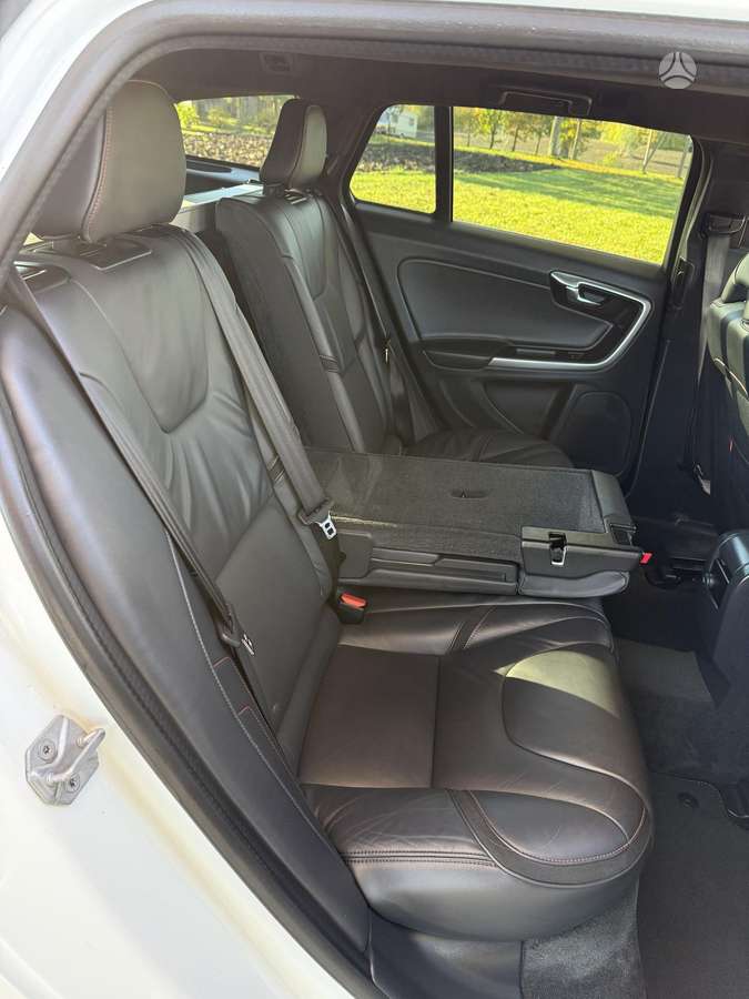 Volvo V60 2015 — photo 15