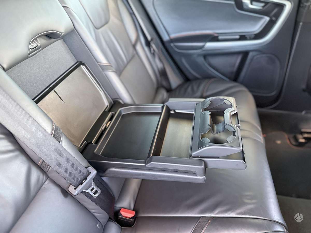 Volvo V60 2015 — photo 16