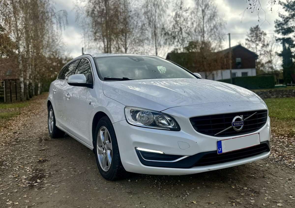 Volvo V60 2015 — rear view