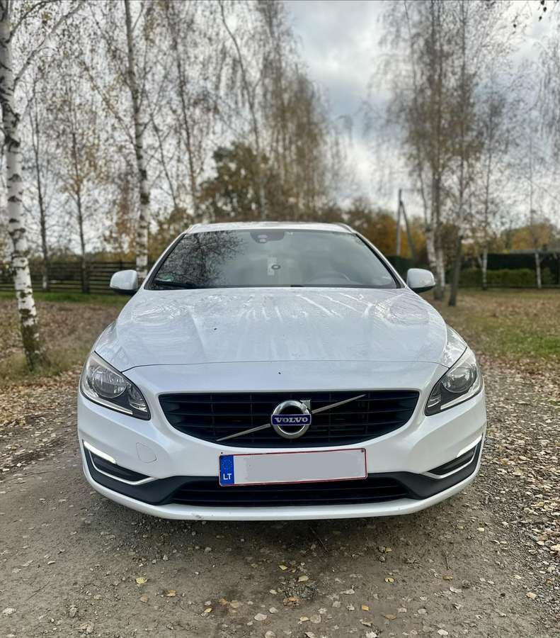 Volvo V60 2015 — interior