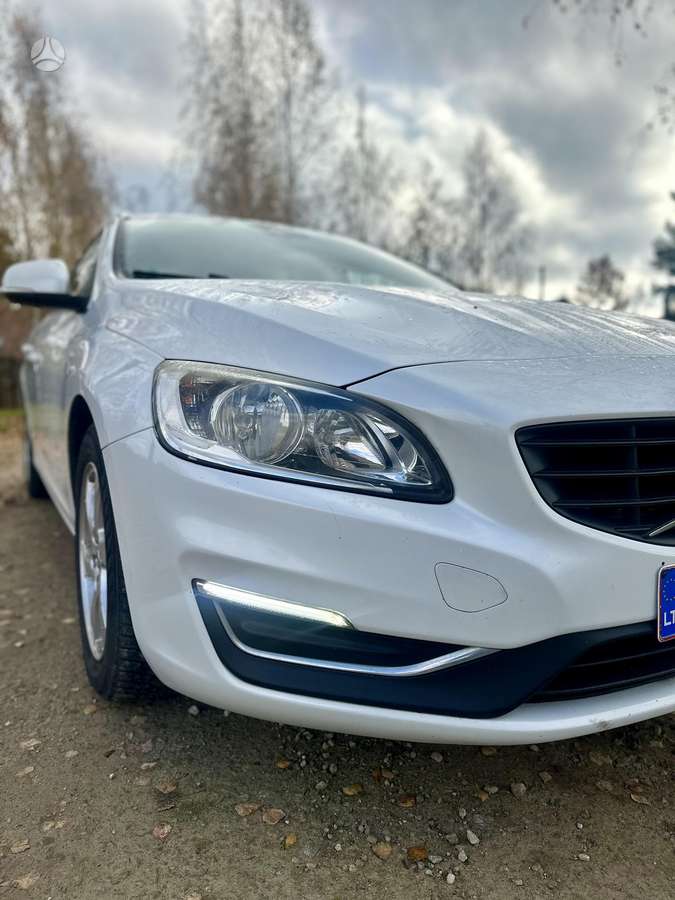 Volvo V60 2015 — engine 1969 cm³, 150 HP (110kW)
