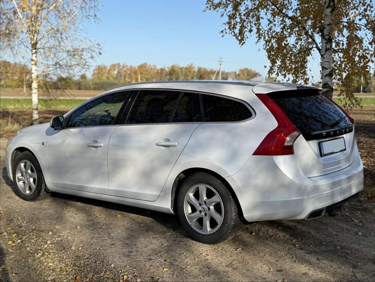Volvo V60 2015 — photo 7