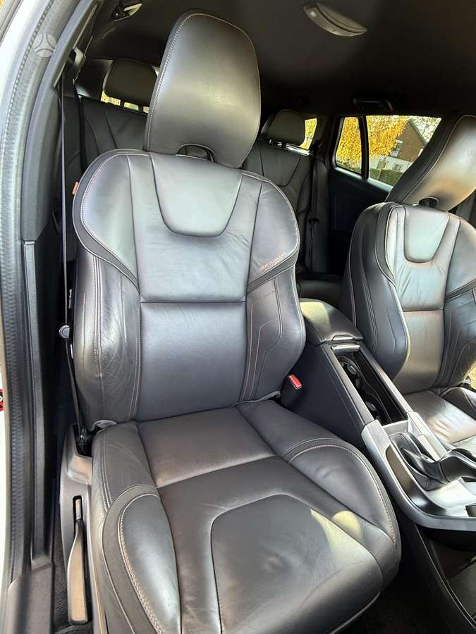Volvo V60 2015 — photo 9
