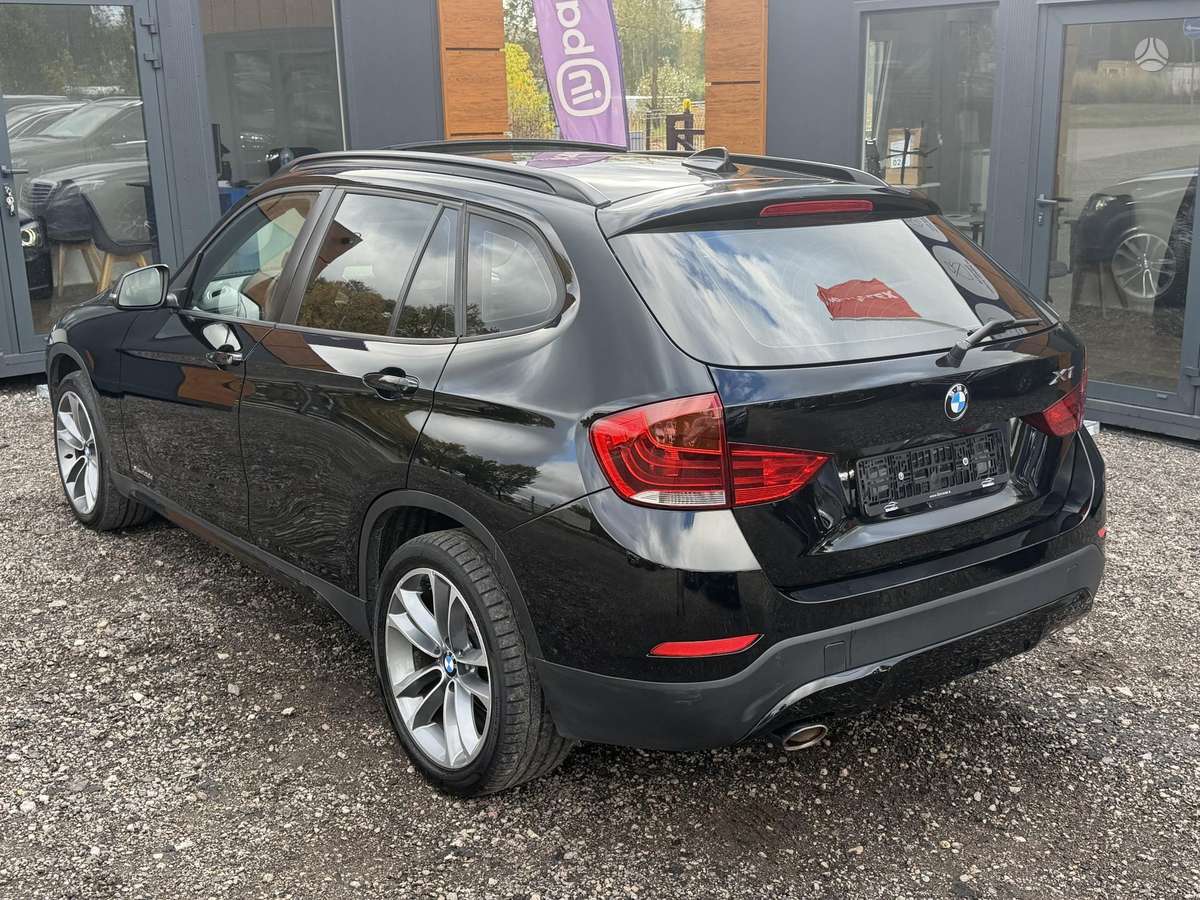 BMW X1 2012 — салон