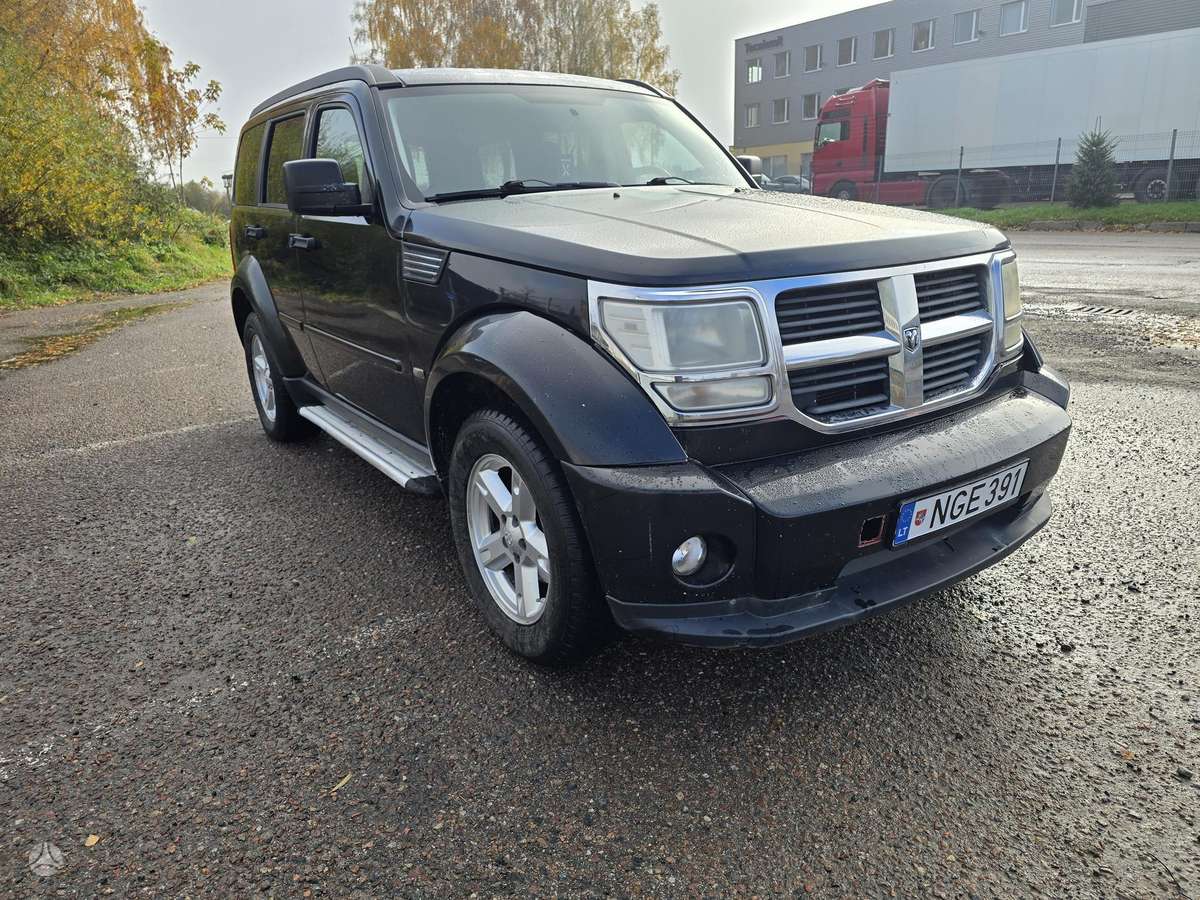 Dodge Nitro 2010 — салон