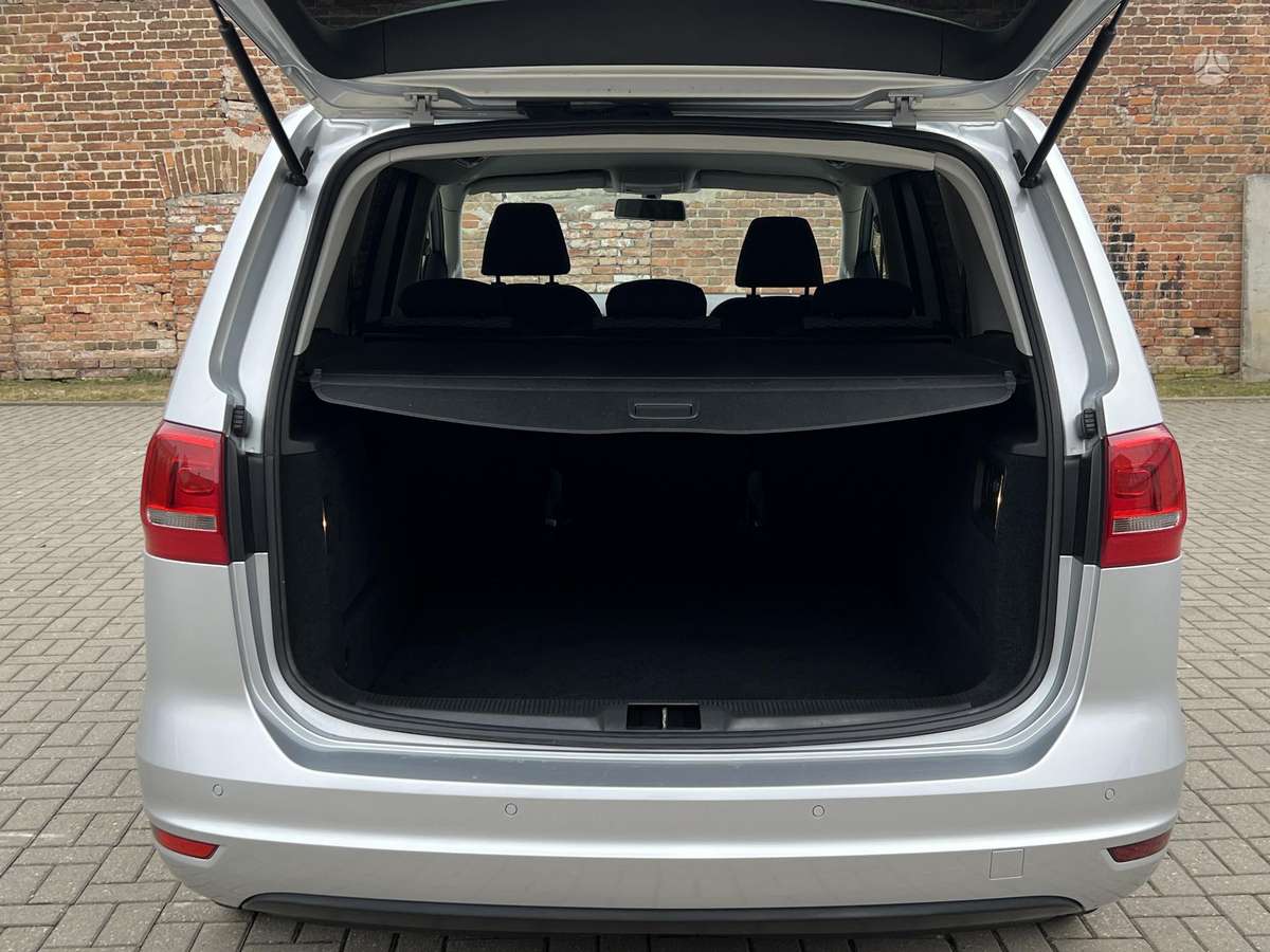 Volkswagen Sharan 2010 — photo 17
