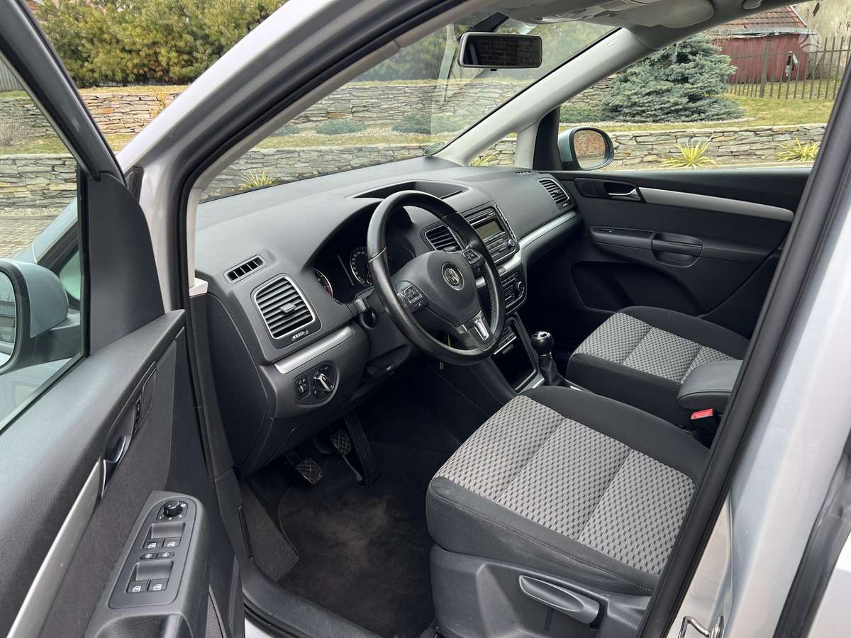 Volkswagen Sharan 2010 — photo 22