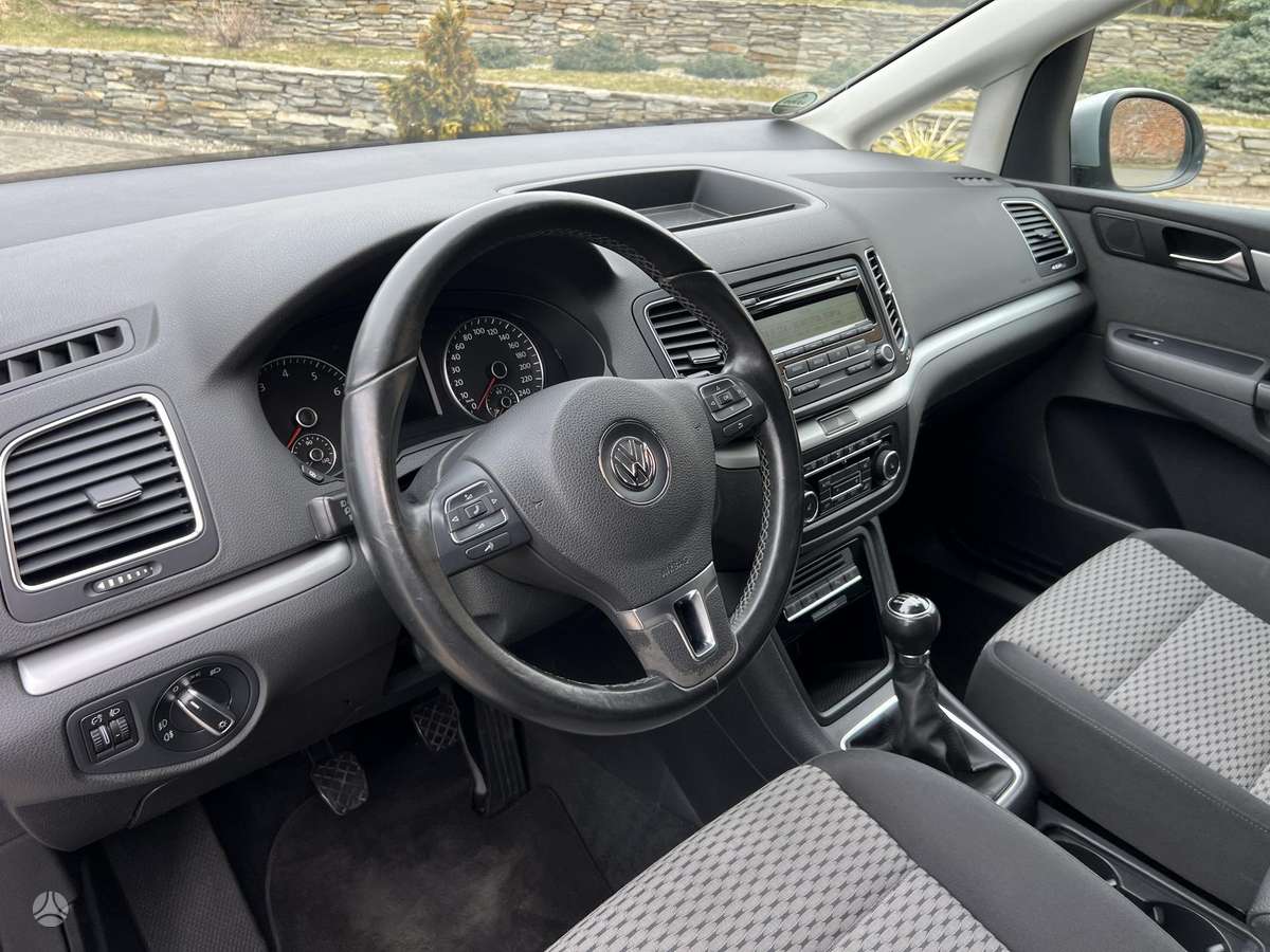 Volkswagen Sharan 2010 — photo 23