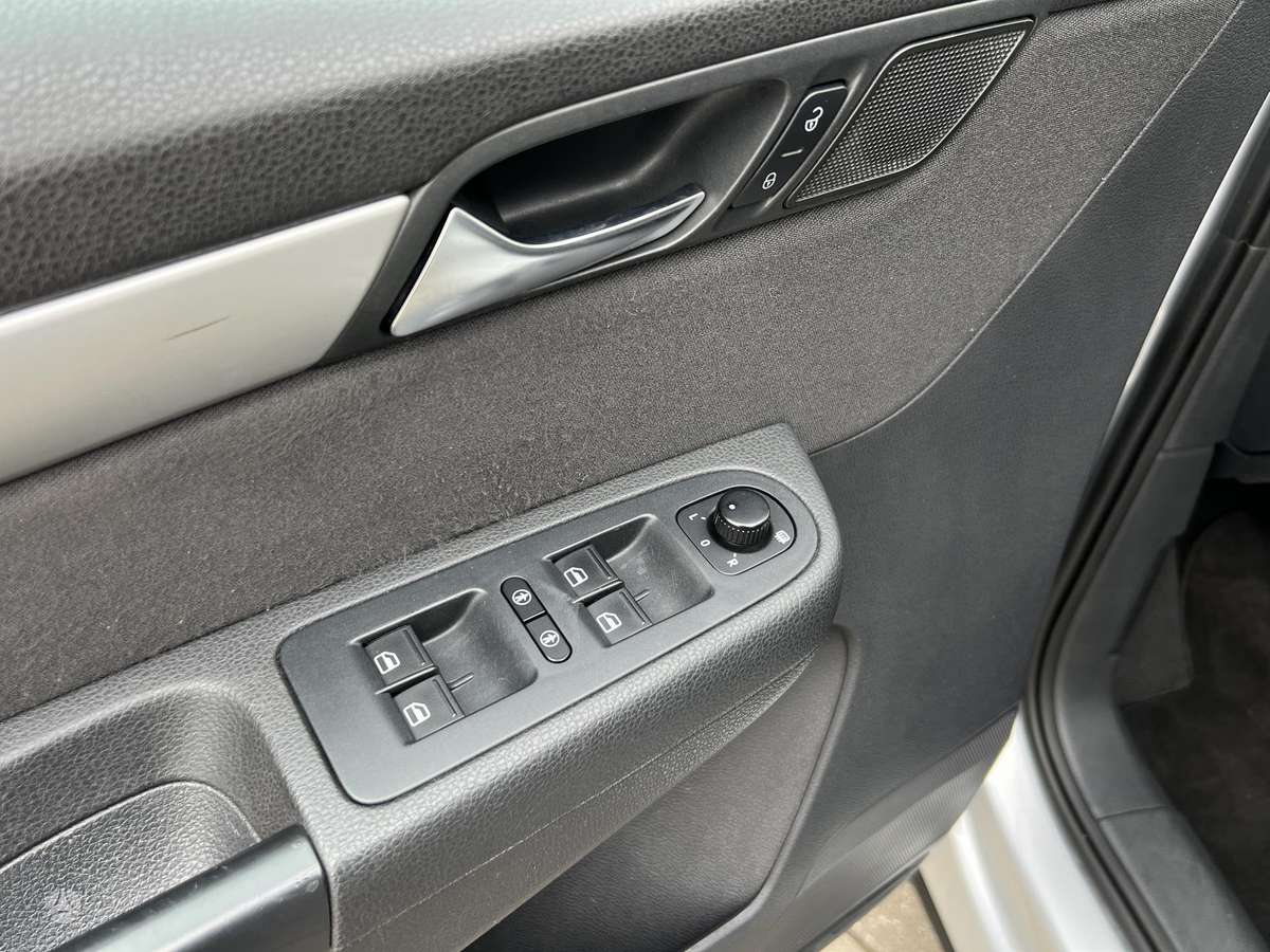 Volkswagen Sharan 2010 — photo 25