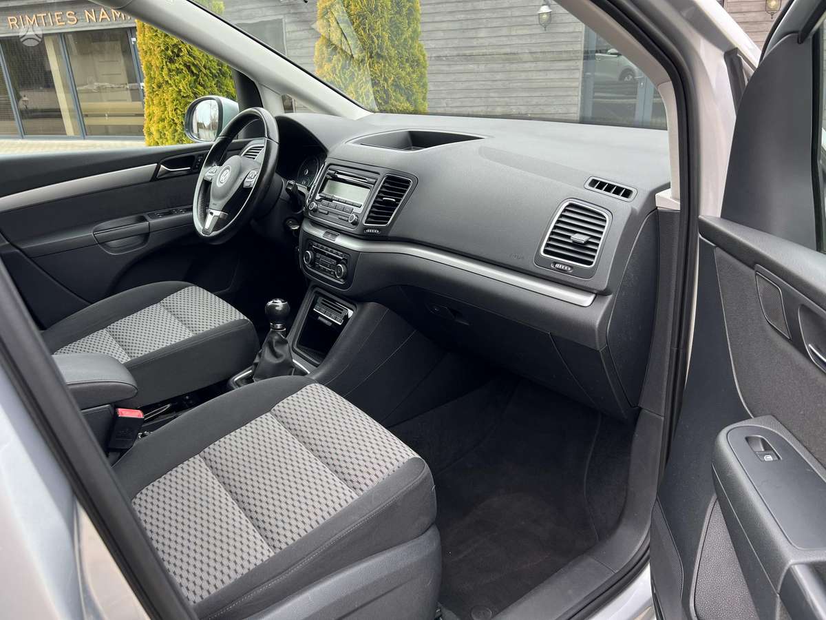 Volkswagen Sharan 2010 — photo 28