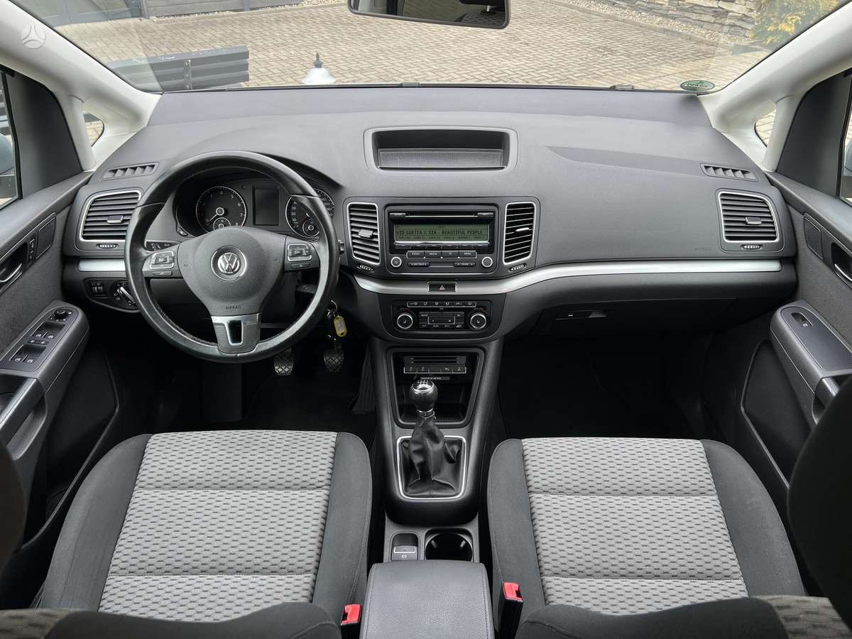 Volkswagen Sharan 2010 — photo 30