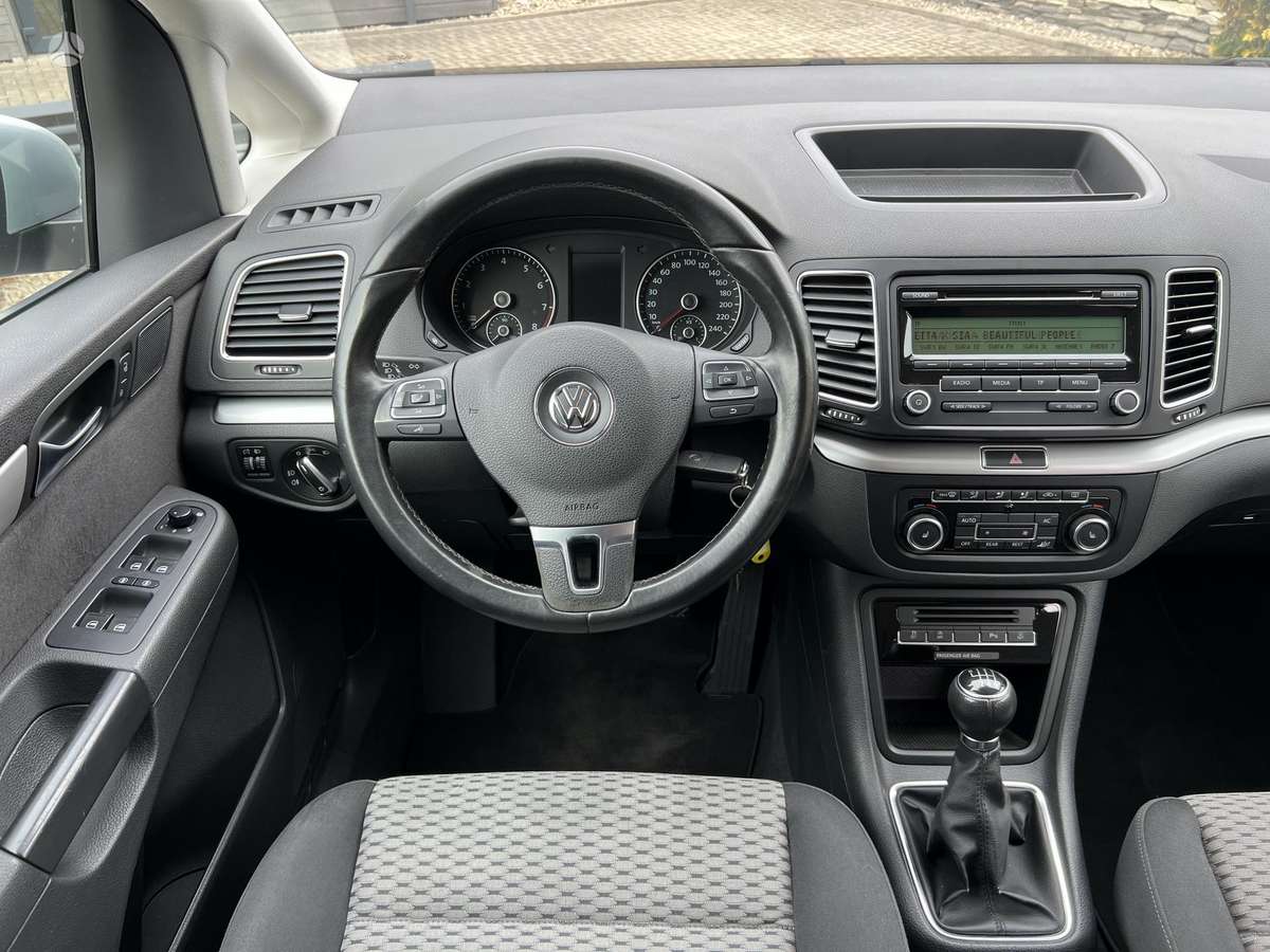 Volkswagen Sharan 2010 — photo 31