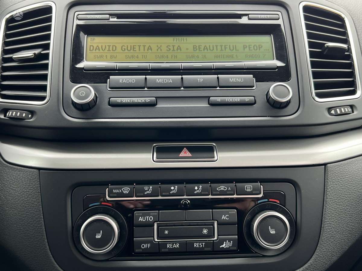 Volkswagen Sharan 2010 — photo 35