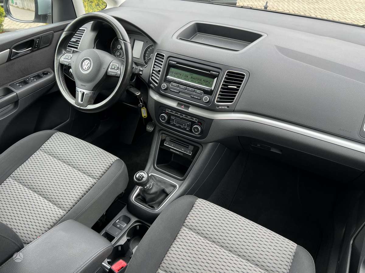 Volkswagen Sharan 2010 — photo 38