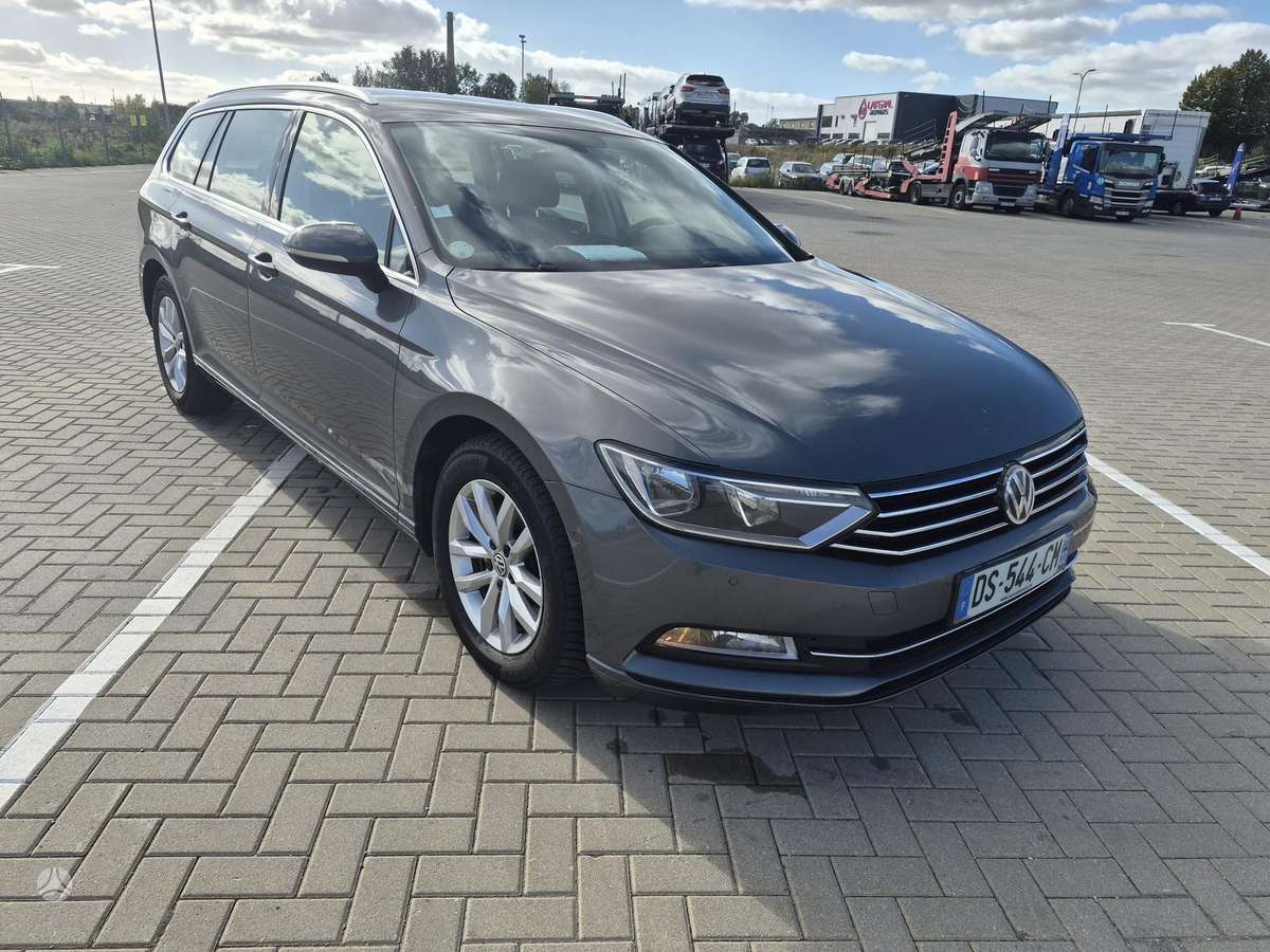 Volkswagen Passat 2015 — вигляд ззаду