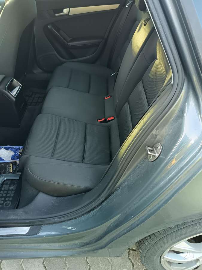 Audi A4 2011 — photo 11
