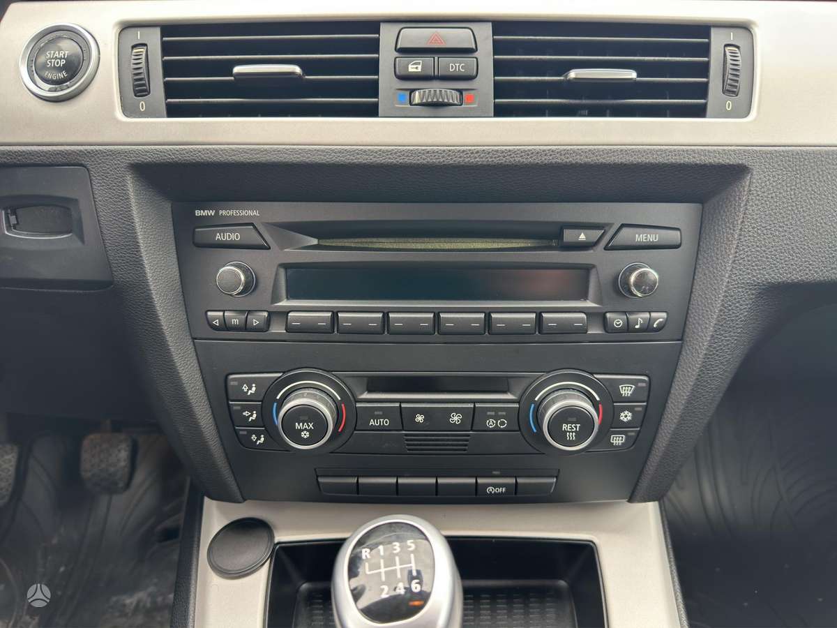 BMW 318 2009 — photo 15