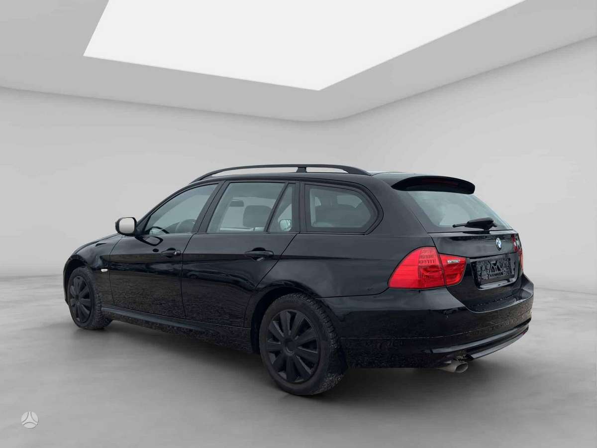 BMW 318 2009 — engine 2000 cm³, 143 HP (105kW)
