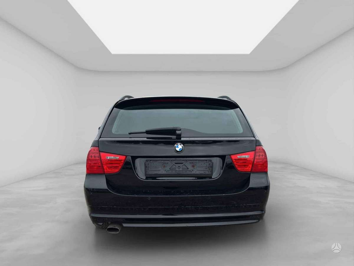 BMW 318 2009 — photo 5