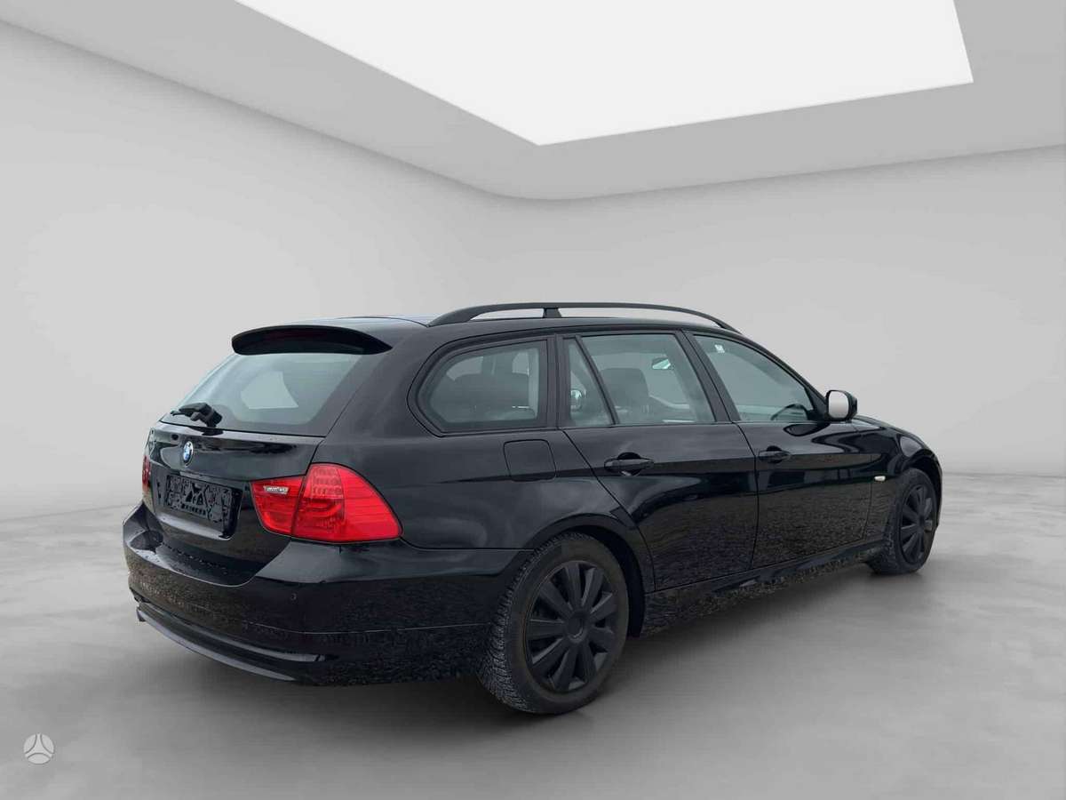 BMW 318 2009 — photo 6