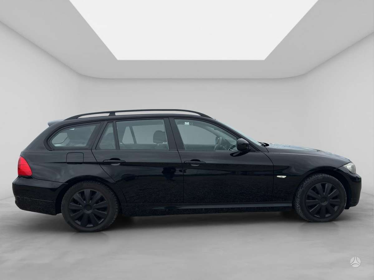BMW 318 2009 — photo 7