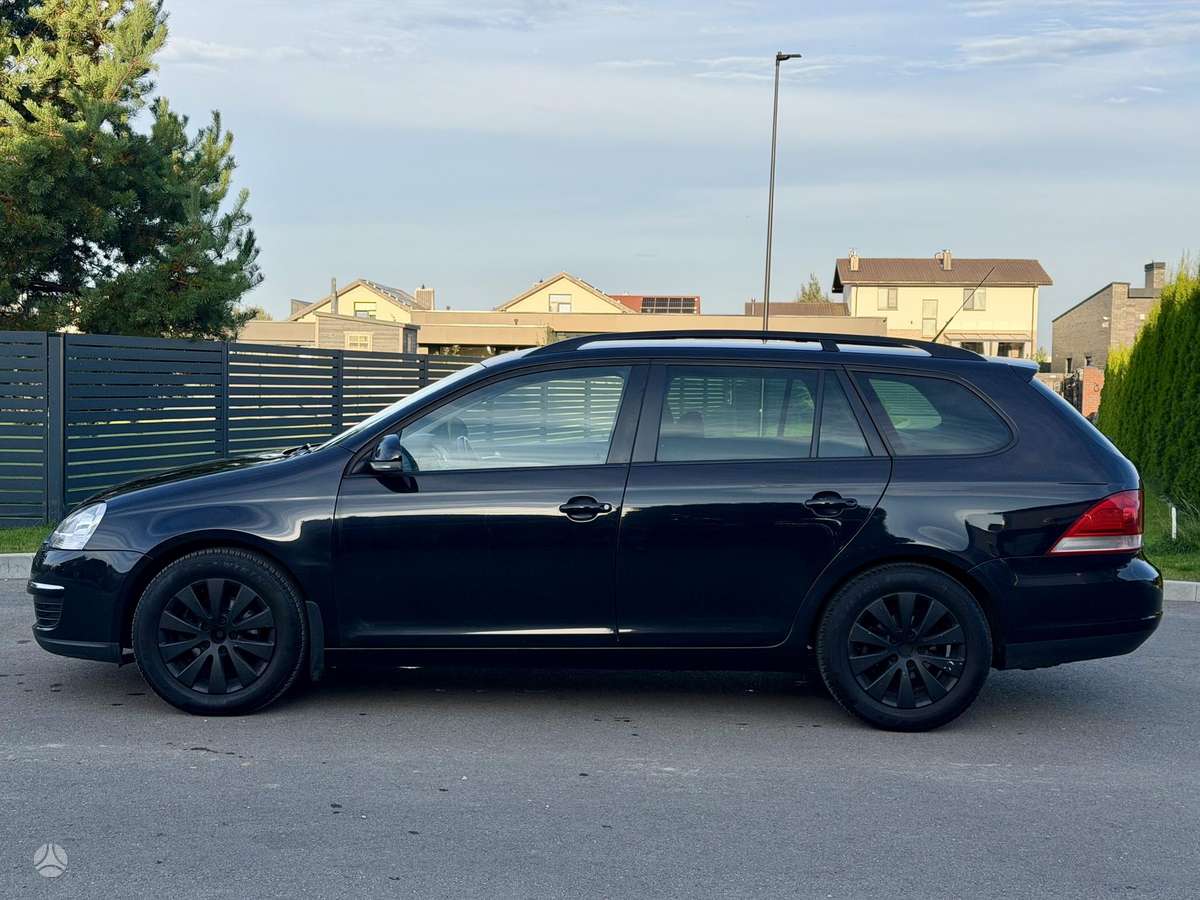 Volkswagen Golf 2009 — rear view