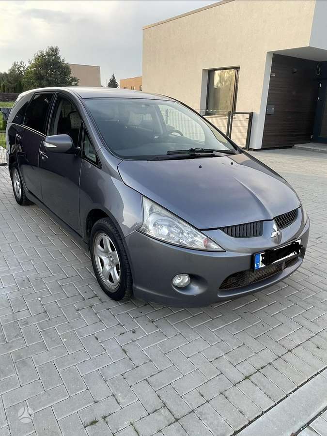Mitsubishi Grandis 2009 — вигляд ззаду