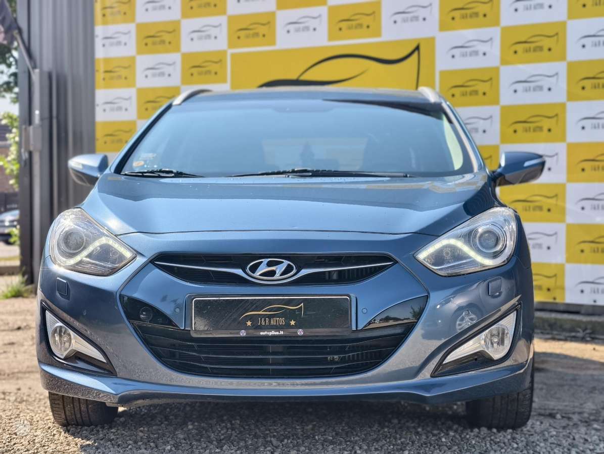 Hyundai i40 2011 — rear view