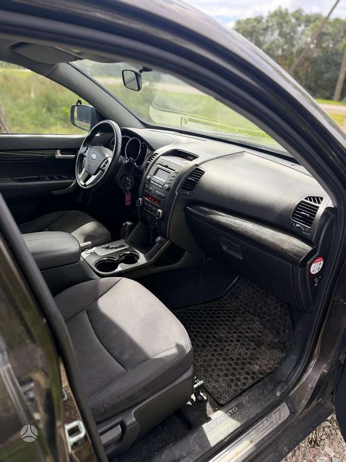 Kia Sorento 2011 — photo 16