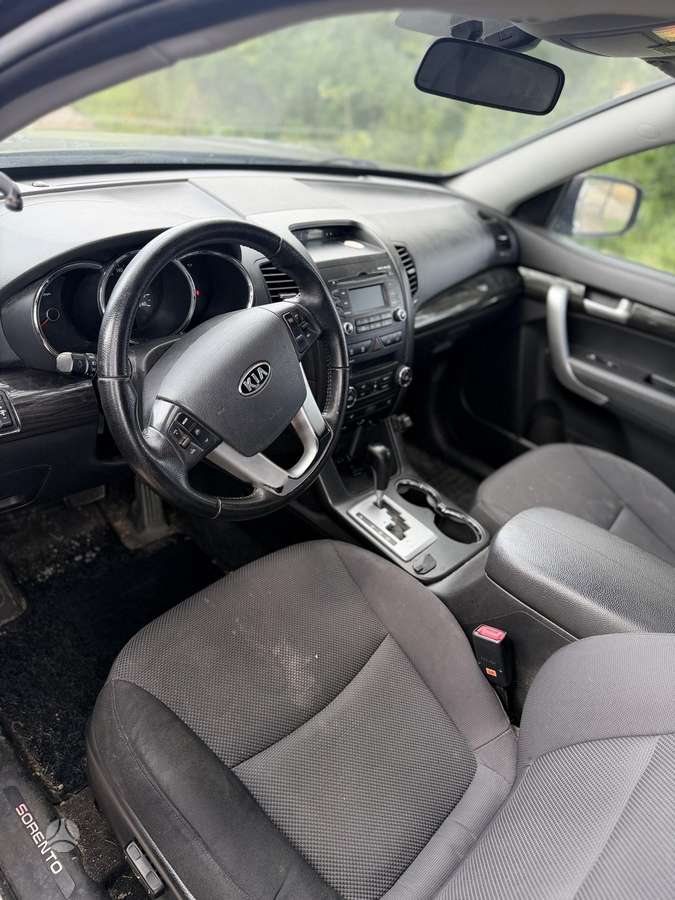 Kia Sorento 2011 — photo 8