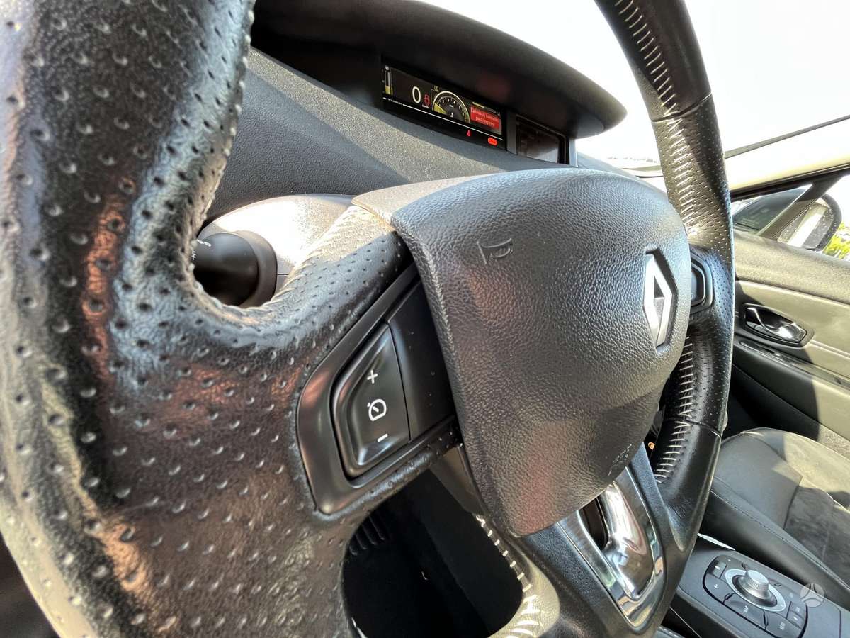 Renault Grand 2015 — photo 17