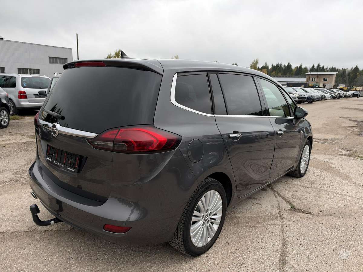 Opel Zafira 2012 — двигун 1956 cm³, 165 HP (121kW)